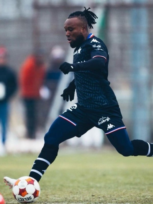 James Igbekeme, un portento físico en la medula del Wisla Kraków