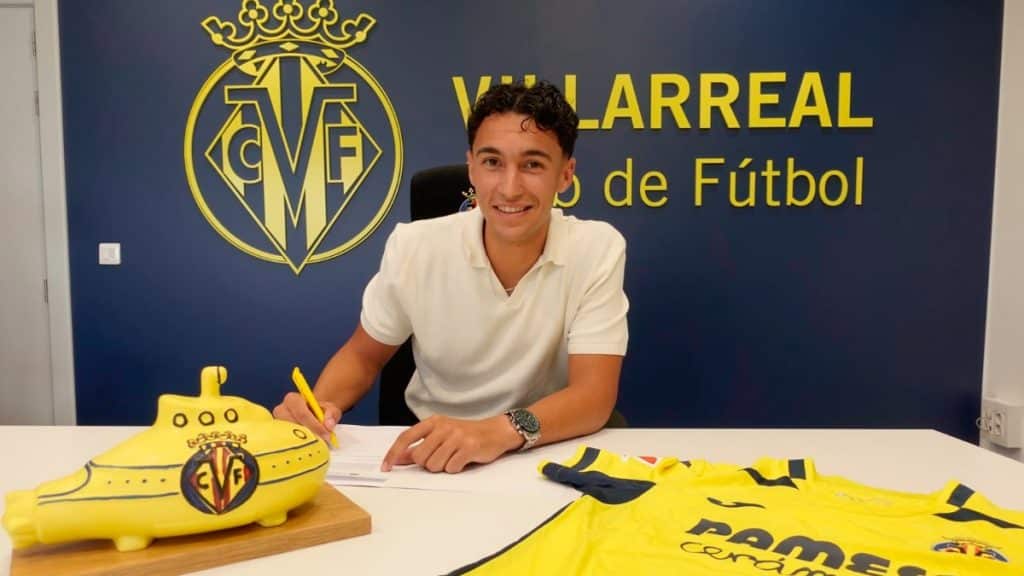 Valen Gómez firma hasta 2028 con el filial del Villarreal CF