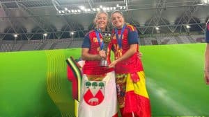 Natalia Peñalvo y Amara García festejan el Mundial sub-20 conseguido con España