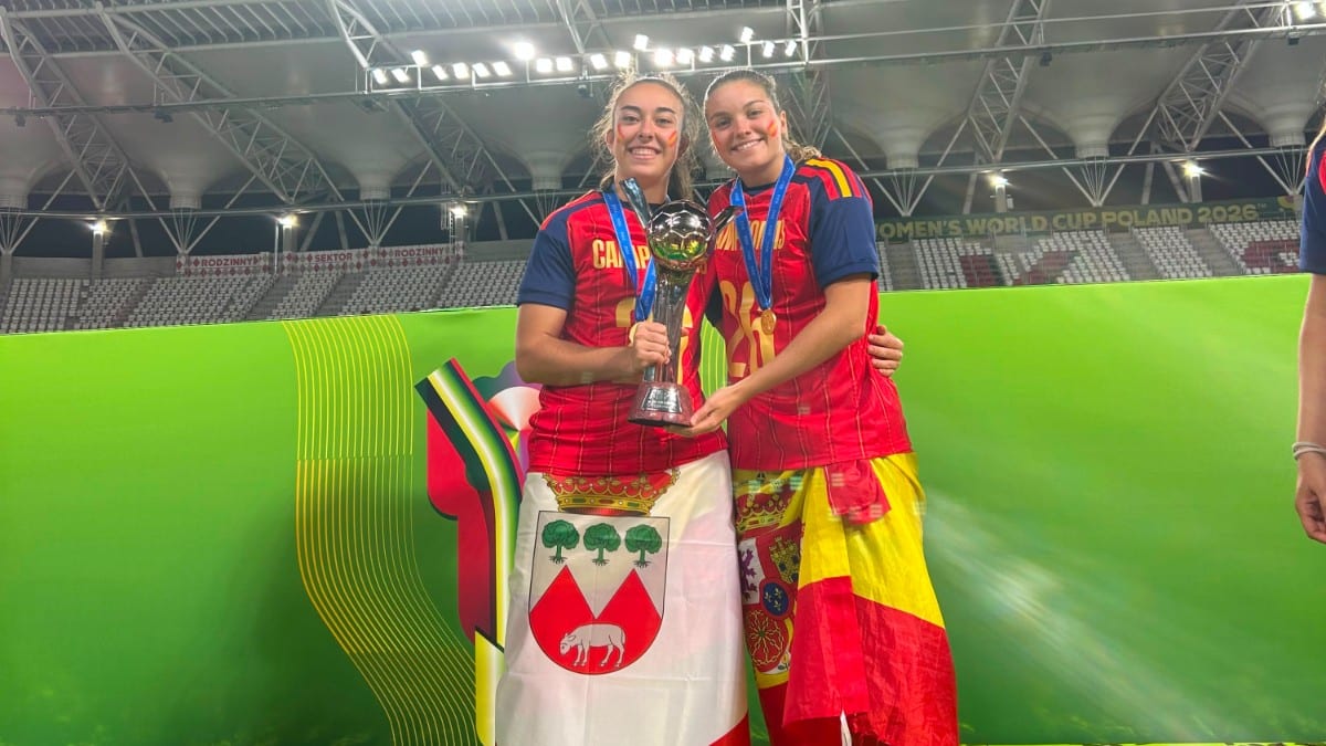Natalia Peñalvo y Amara García festejan el Mundial sub-20 conseguido con España