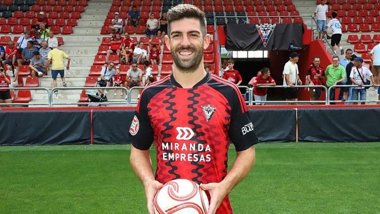 Iker Unzueta, directo a los destacados de la semana de Emart&Soccer tras su doblete